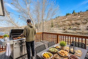 Outdoor dining - Elevation 25 Your Pet Friendly Basecamp for Adventure (Park City)