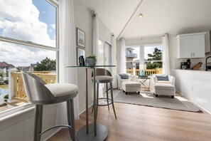 Interior - Elevenses: Ocean and Sound Views | Ensuite Bedrooms (Corolla)