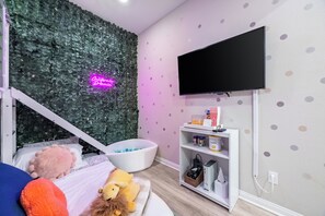 3 bedrooms, iron/ironing board, WiFi, bed sheets - Spacious, Family-friendly Chula Vista 3BR + Children's Playroom+Pool & Park (Chula Vista)