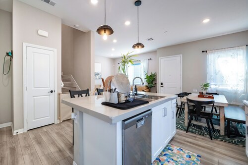 Spacious, Family-friendly Chula Vista 3BR + Children's Playroom+Pool & Park