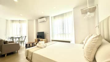 Een bureau, een laptopwerkplek, gratis wifi