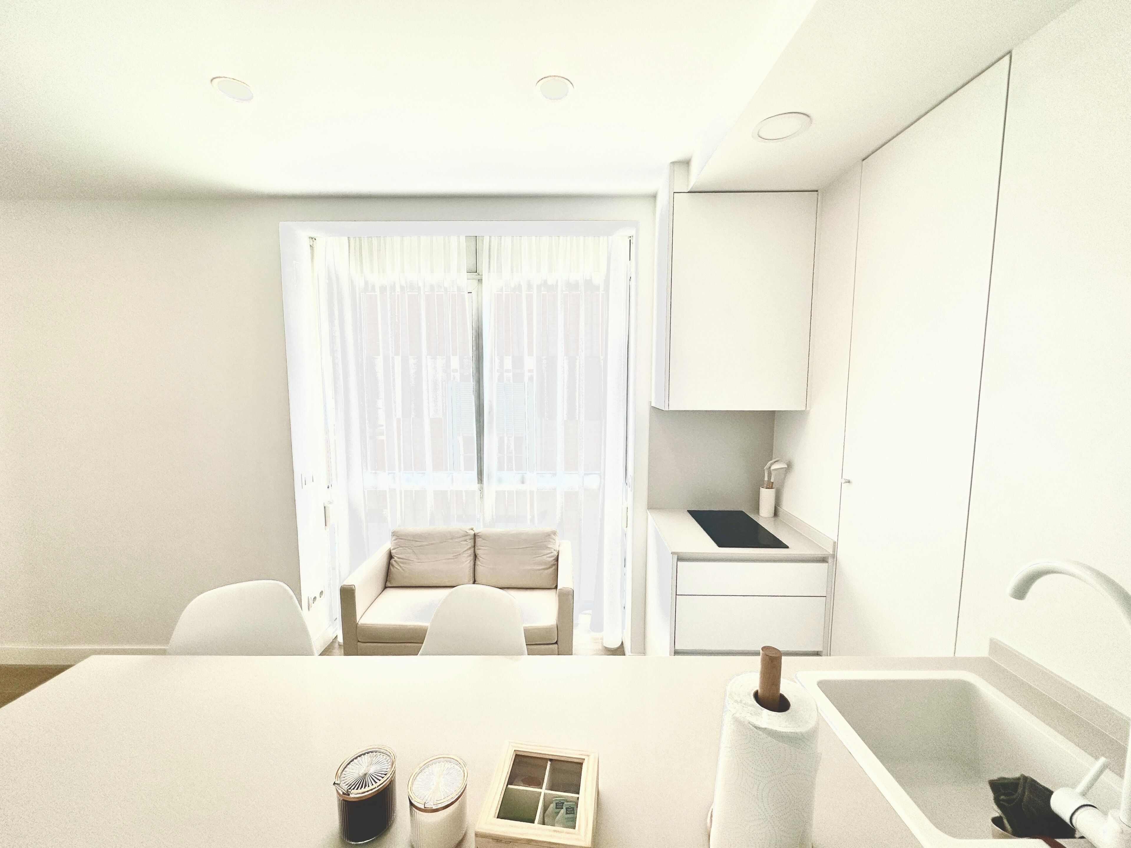 小冰箱、微波爐、爐台、鍋具/餐盤/廚房用品