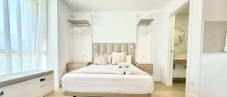 Bureau, espace de travail pour ordinateur portable, Wi-Fi gratuit