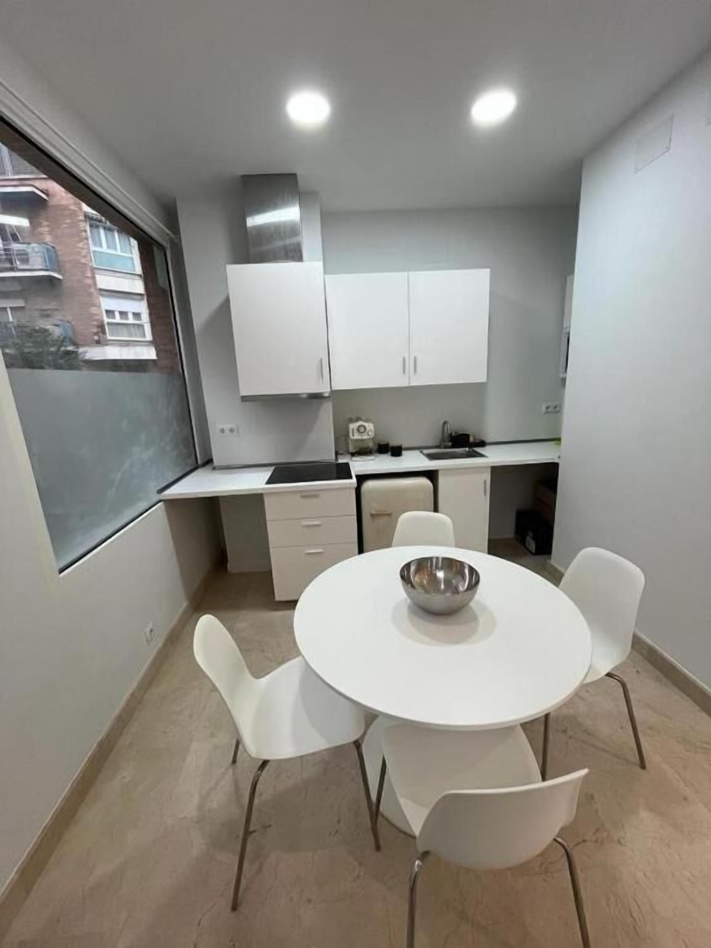 迷你冰箱、微波炉、炉灶、厨具/餐具