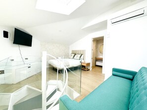 Attico Junior, 1 camera da letto, non fumatori | Una scrivania, postazione laptop, Wi-Fi gratuito