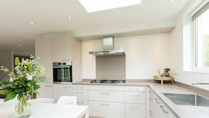 Private kitchen - Nice, Modern Furnished Holiday Home (De Cocksdorp)