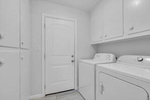 Interior - Lillys Maison 3 with Huge Yard (Houston)