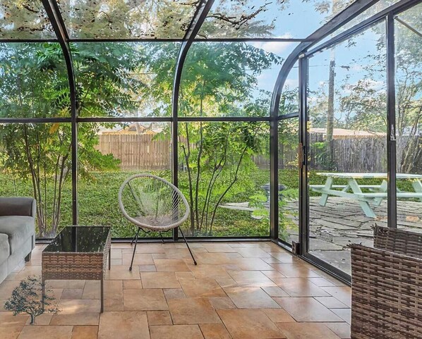 Televisión, oficina