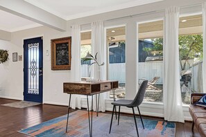 Interior - Lilly's Maison #5- Medical Center, Galleria, NRG (Houston)