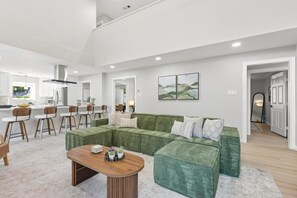 Living area - 7BR 5BA w Pool, Hot Tub, Sport Court & Game Room (DeSoto)