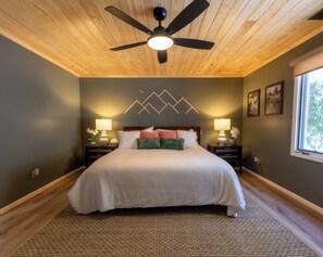 Travel cot, free WiFi, bed sheets - Spacious 5-bdrm house in tranquil 7 Devils. Hottub & AC. < 1 mile to Hawksnest (Seven Devils)