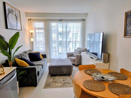 Central Surrey Gem – Steps from SkyTrain, Dining & Groceries
