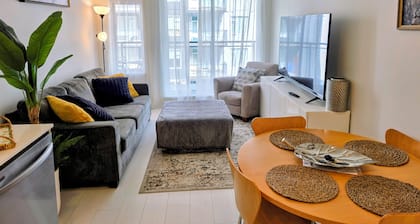 Central Surrey Gem – Steps from SkyTrain, Dining & Groceries