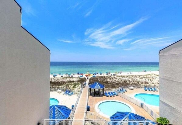 Outdoor pool, a heated pool - Sugar Beach 330 family friendly vacatio
3-bedroom condo in terrific Orange Beach (Orange Beach)