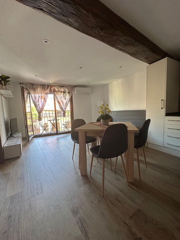 Dining - Apartamentos Rurales La Estrella, enjoy nature and tranquility. (Casar de Palomero)