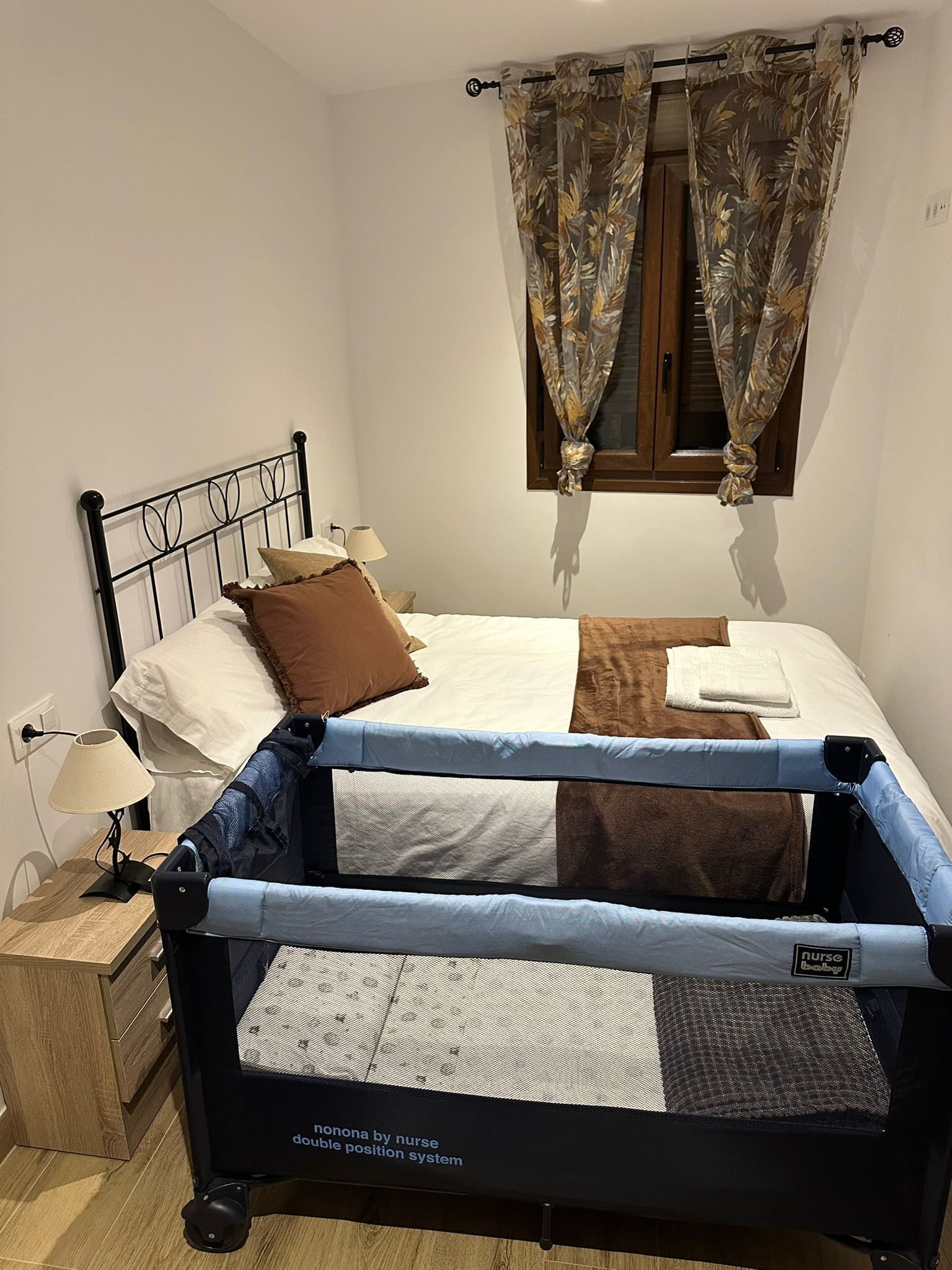 1 chambre, fer et planche à repasser, lit parapluie, Wi-Fi gratuit