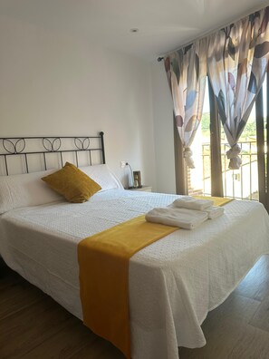 Room - Apartamentos Rurales La Estrella, enjoy nature and tranquility. (Casar de Palomero)