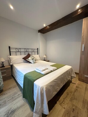 Strykjärn/strykbräda, internet och sängkläder