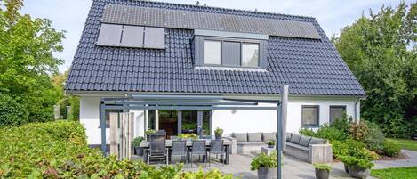 House | Outdoor dining