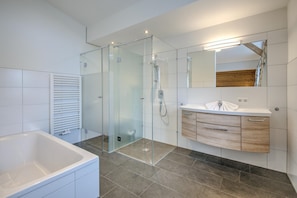 Apartment | Bathroom