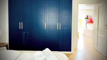 BĂŒgeleisen/BĂŒgelbrett, WLAN, BettwĂ€sche