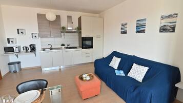 Basic Apartment | Living area