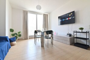 Basic Apartment | Living area - IzzHome Oasis (Pula)