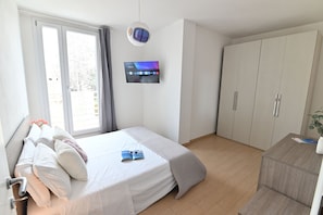 Eenvoudig appartement | Verduisterende gordijnen, een strijkplank/strijkijzer, gratis wifi