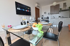 Departamento básico | Área de sala de estar | Televisión de pantalla plana 