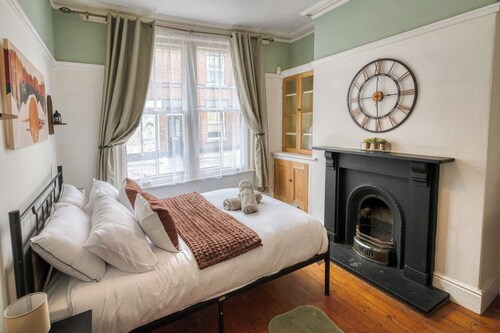 Peaceful 3-bedroom house in charming Chester for your getaway