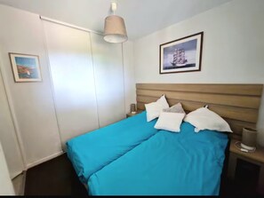 Iron/ironing board, WiFi - 2-person apartment in the heart of the Golf de Fréhel, 700m from the Sables d'Or beach (Fréhel)