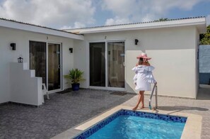 Outdoor pool - Quiet 1-Bedroom Studio with pool for 1 or 2 persons near Downtown Oranjestad (Oranjestad)