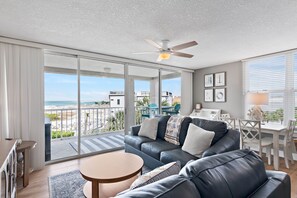 TV - Shoreline Cottage at Magnolia House (Destin)