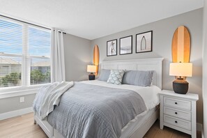 2 bedrooms, iron/ironing board, WiFi, bed sheets - Shoreline Cottage at Magnolia House (Destin)