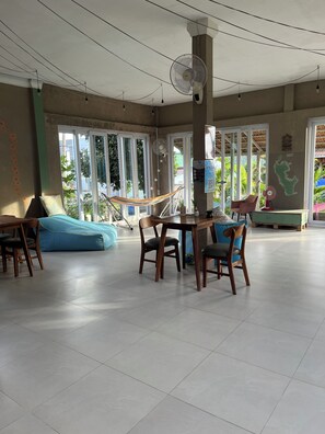 Living area - Dahlia Guesthouse (Koh Rong Sanloem)