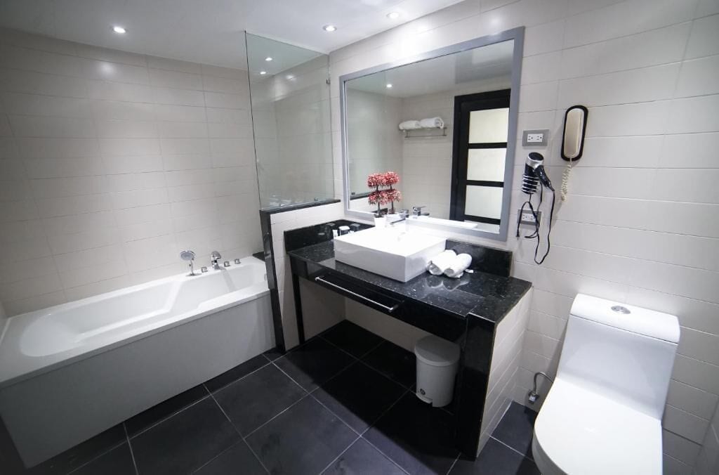 Deluxe Double Room, Balcony, Pool View | Bathroom | Free toiletries, hair dryer, towels, soap