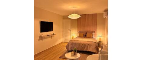 Iron/ironing board, travel crib, free WiFi, bed sheets