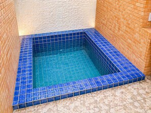 Outdoor pool - Casa com piscina e churrasqueira a 100m da praia perfeita para famílias (Praia Grande)