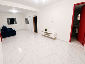 Interior - Casa com piscina e churrasqueira a 100m da praia perfeita para famílias (Praia Grande)