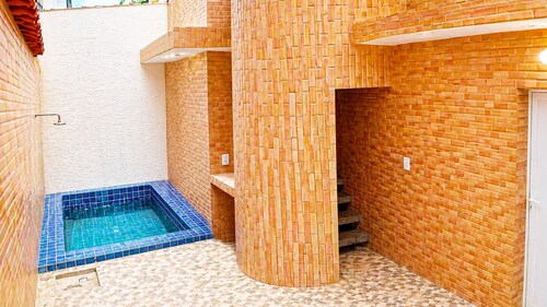 Casa com piscina e churrasqueira a 100m da praia perfeita para famílias