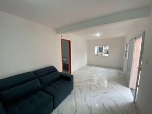 Interior - Casa com piscina e churrasqueira a 100m da praia perfeita para famílias (Praia Grande)
