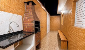 Interior - Casa com piscina e churrasqueira a 100m da praia perfeita para famílias (Praia Grande)