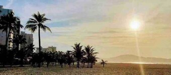 Casa com piscina e churrasqueira a 100m da praia perfeita para famílias