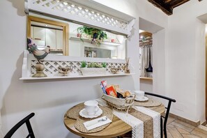 Dining - PIAZZA NAVONA ADORABLE APARTMENT (Roma)