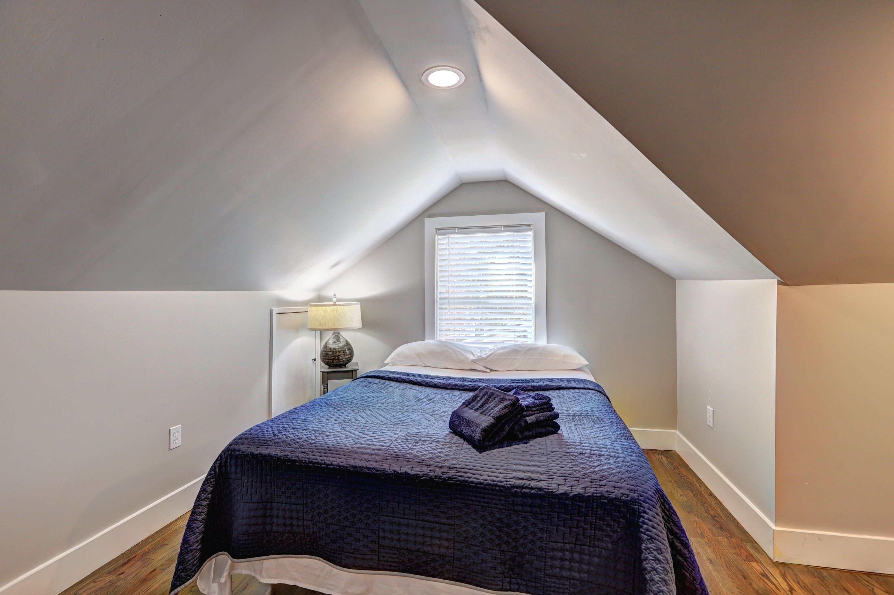 Fer et planche à repasser, Wi-Fi, literie fournie