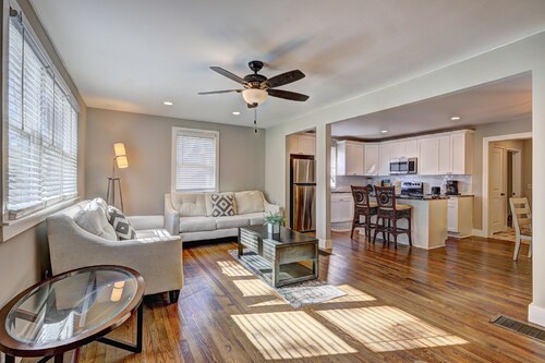 Spacious 4-bedroom house in tranquil Decatur with AC