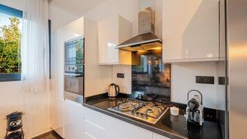 Luksusvilla, aircondition, bassengutsikt | Eget kjøkken