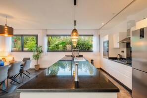 奢華別墅, 空調, 泳池景 | 私人廚房 | 提供環保清潔產品、製冰器、紙手巾