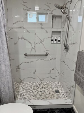 Hair dryer, towels, soap, toilet paper - Modern Naval Stay 2BR/2BA (National City)