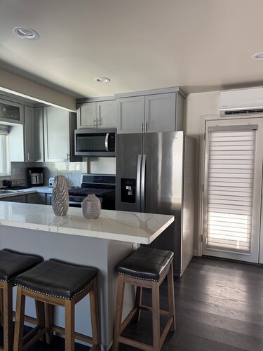 Modern Naval Stay 2BR/2BA